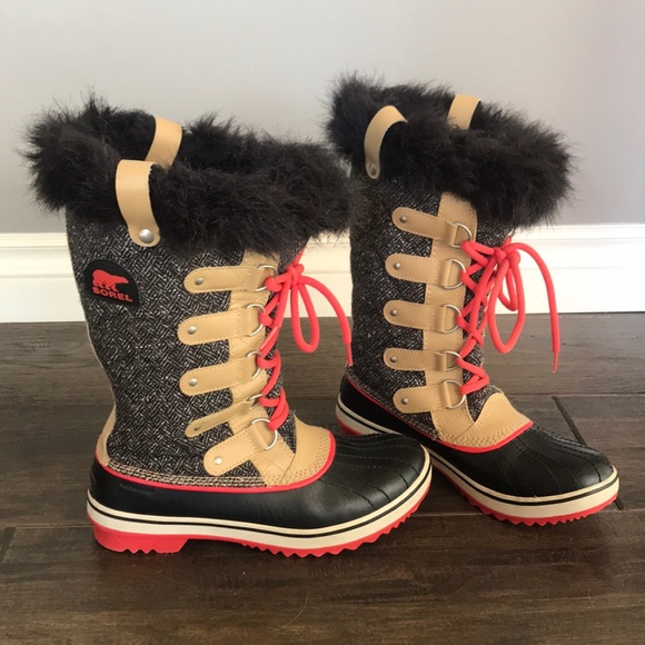 Sorel Shoes - Sorel Tofino Winter Boots - Size 7.5